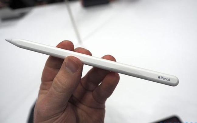 The Apple Pencil 2 is slightly thinner and flatter.